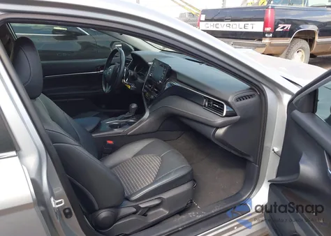 2021 Toyota Camry Se z USA, uszkodzony, nr VIN 4T1G11AKXMU417976